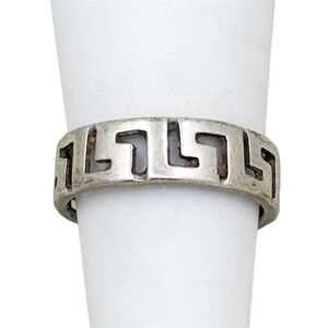 Sterling silver Greek key motif band ring - GM237